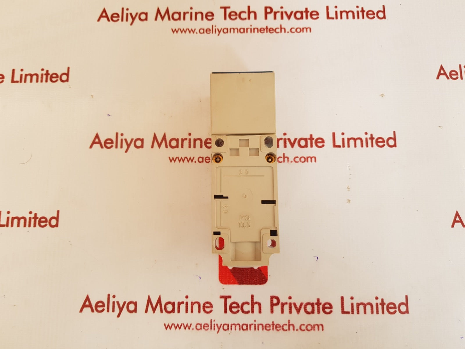 Telemecanique xs7-c40fp260 inductive proximity switch
