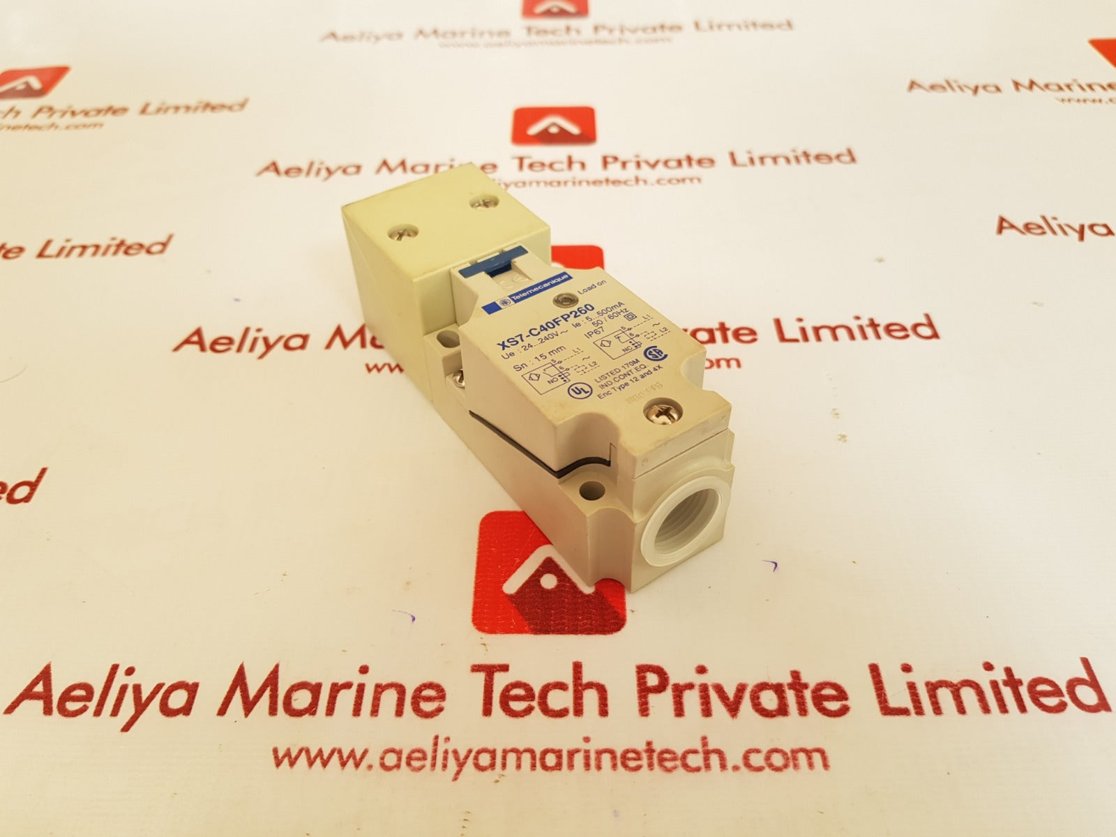 Telemecanique xs7-c40fp260 inductive proximity switch