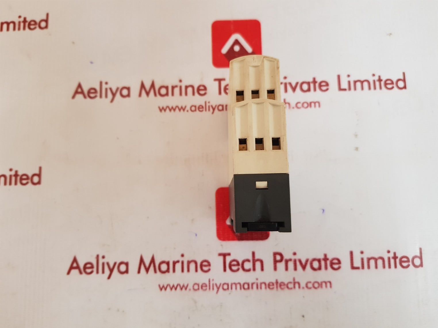 Telemecanique re7rm11bu delay timer relay 0.05s-300h