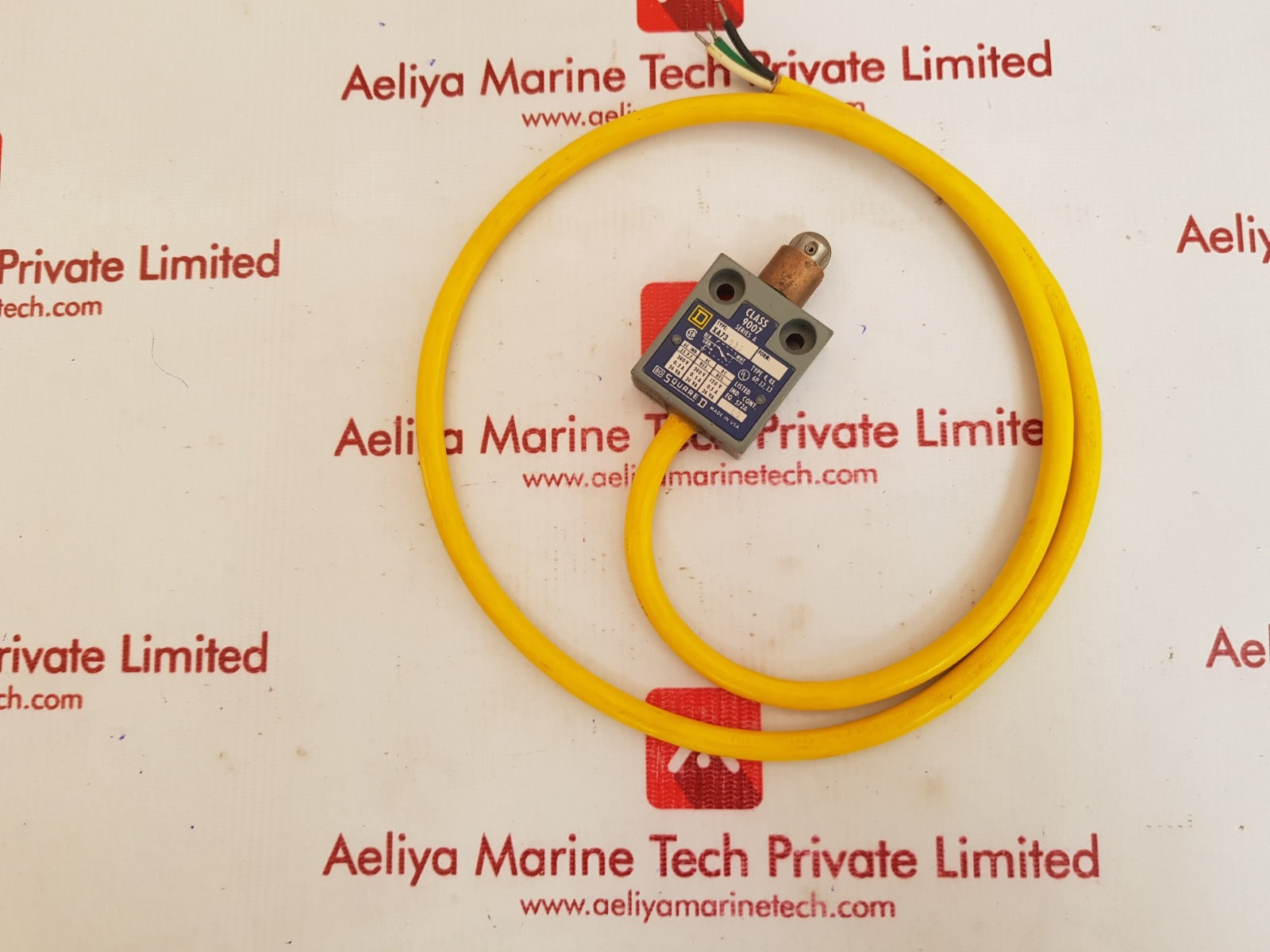 Square d 9007 xa7303d enclosed reed switch