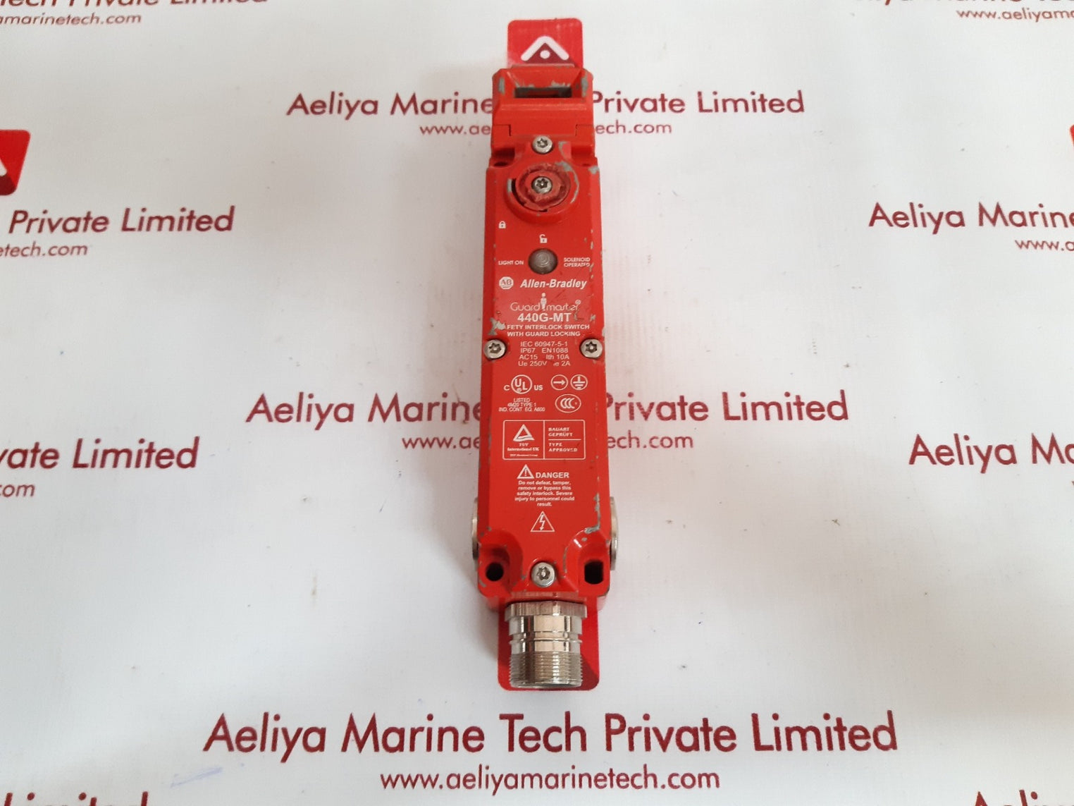 Allen-bradley guard master 440g-mt47048 safety interlock switch