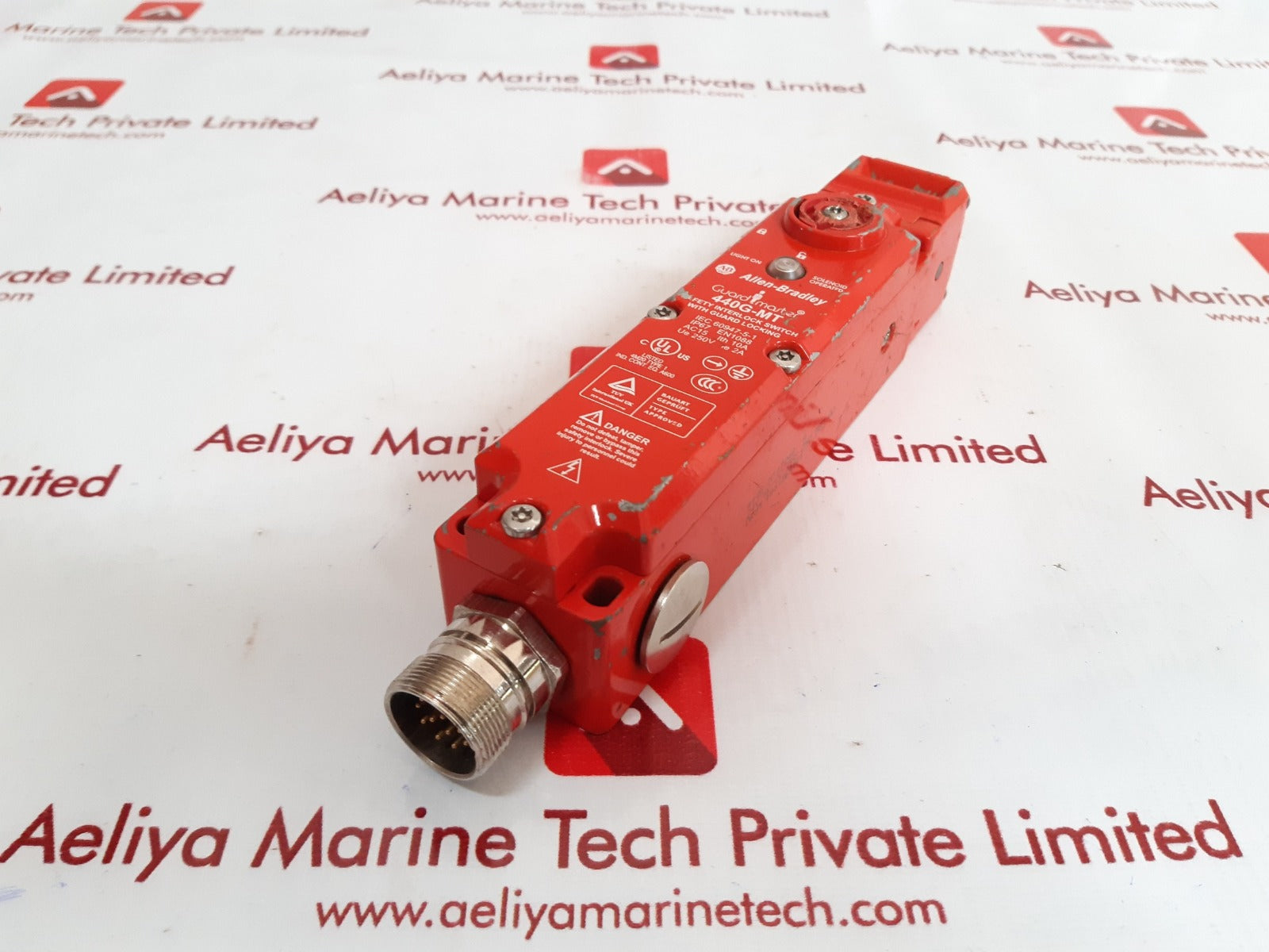 Allen-bradley guard master 440g-mt47048 safety interlock switch