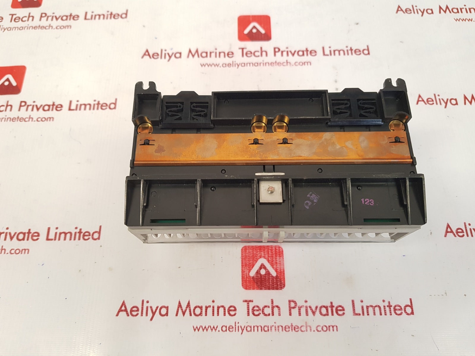 Ge ic670mdl240b/ic670mdl930a module with ic670chs001b i/o base 