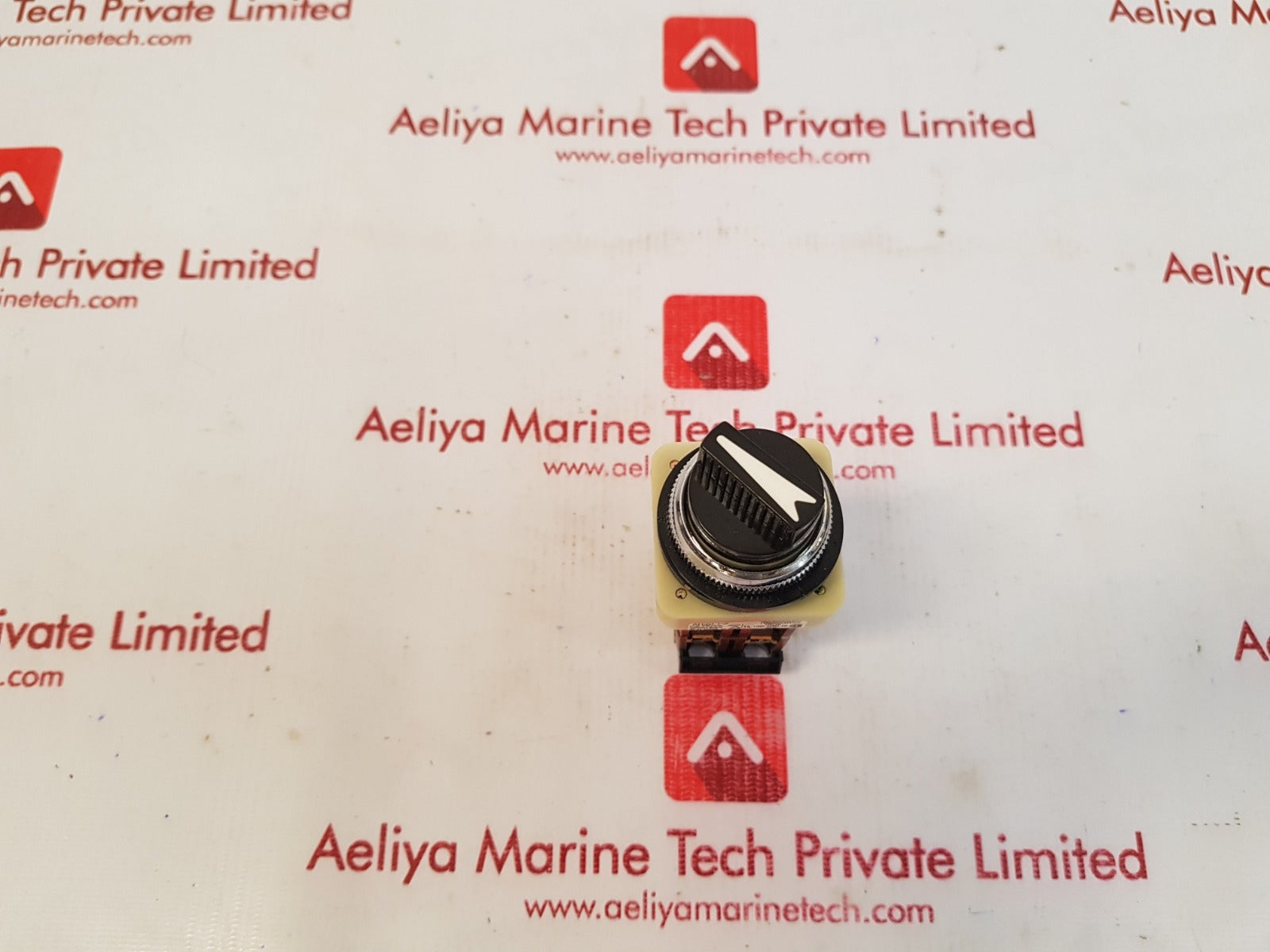 Set of 4x Fuji electric ah30-p2 command switch free shipping by express