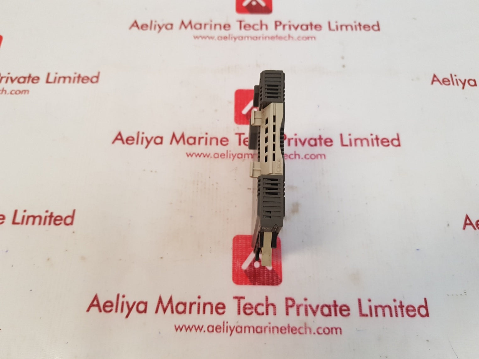 Keyence kv-c32t programmable controller output module