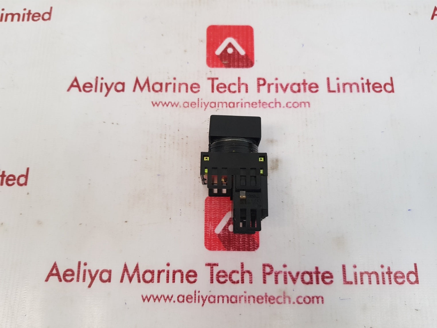 Fuji ah22-f green push button command switch