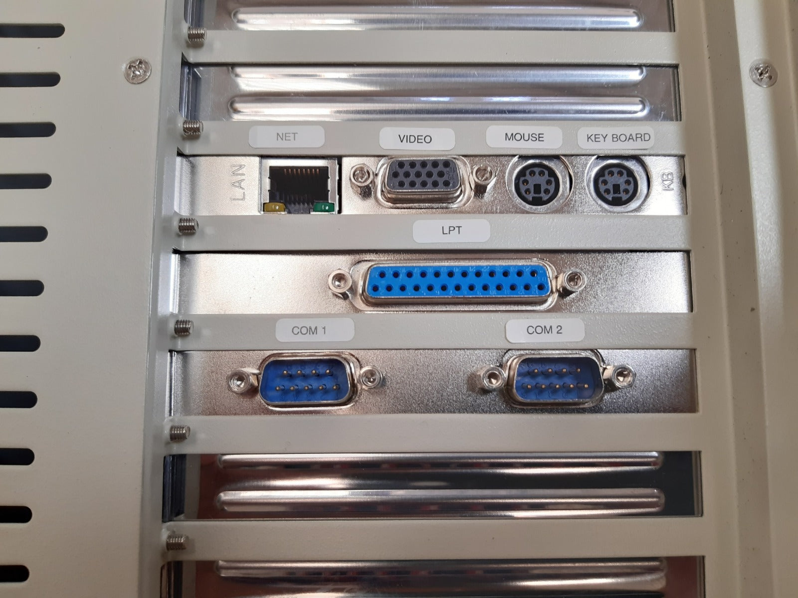 Mitac mch-206 19" industrial rack - mount chassis series
