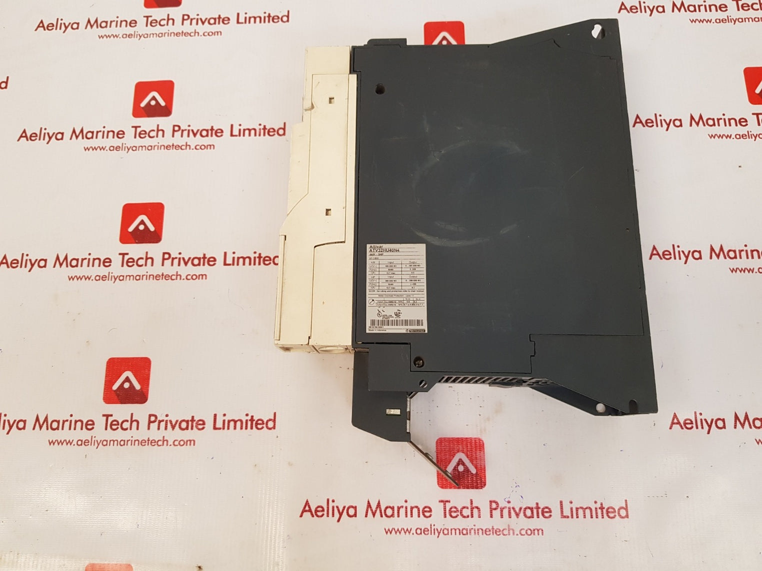 Schneider electric atv32hu40n4 altivar variable speed drive 