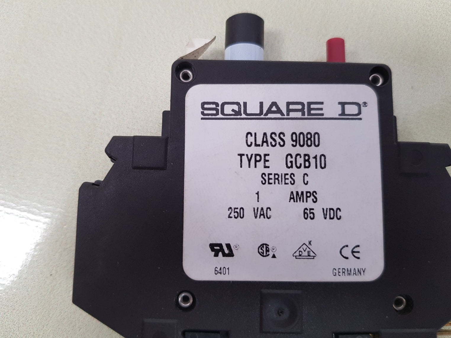 Square d class 9080 gcb10 series c circuit breaker