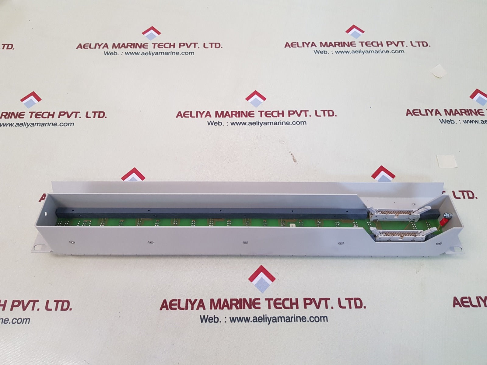 Honeywell inp-006215-2-1-01 h2-bus redundant i/o rack sl0016246