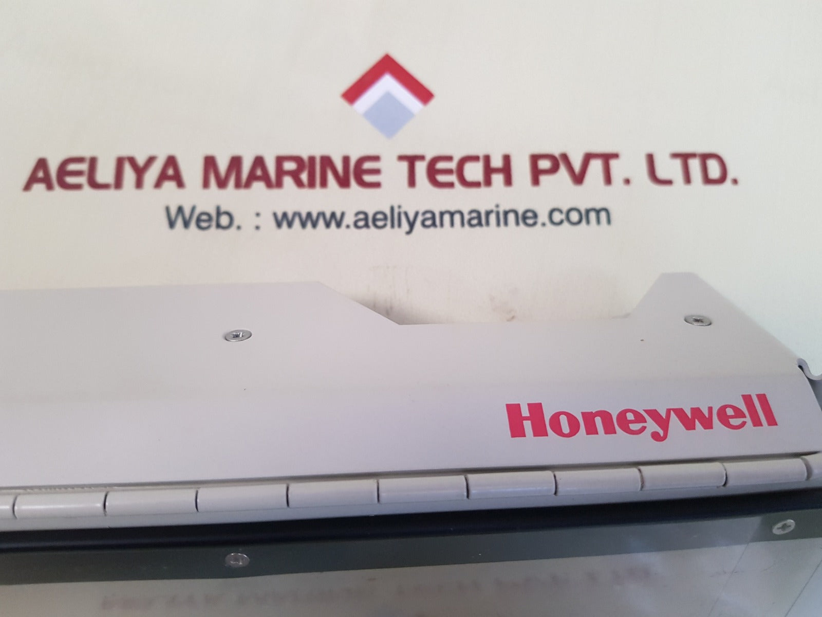 Honeywell inp-006215-2-1-01 h2-bus redundant i/o rack sl0016246