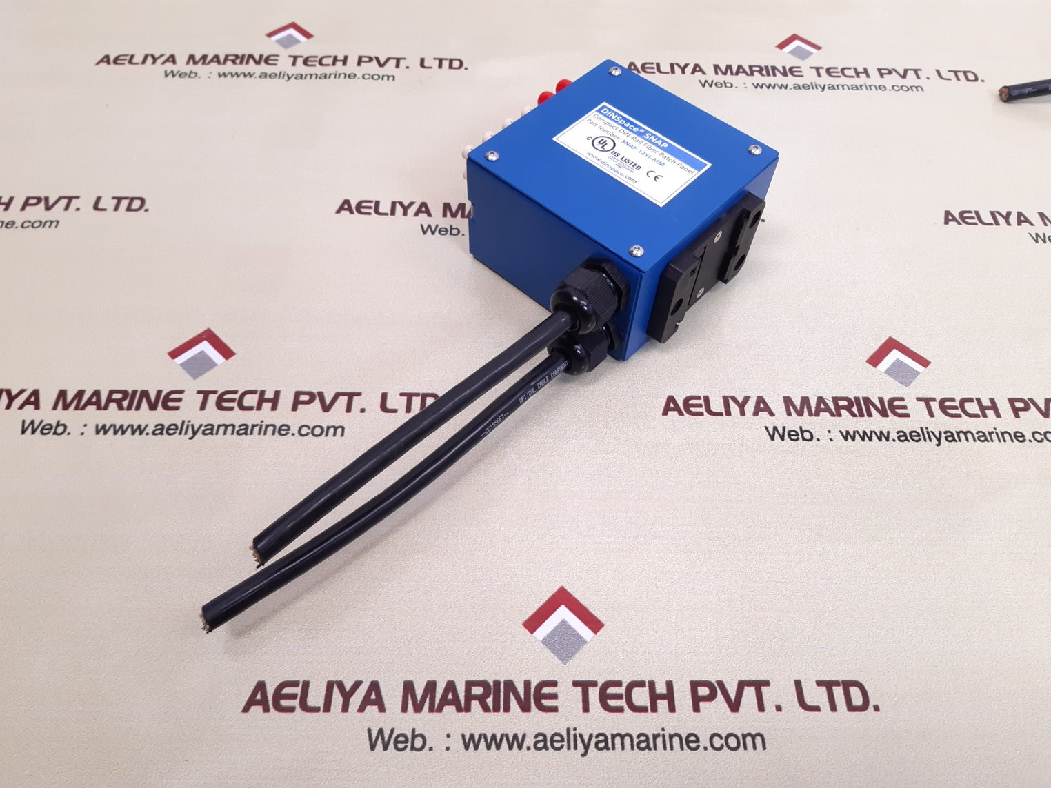 Dinspace snap snap-12st-mm compact din-rail fiber patch panel