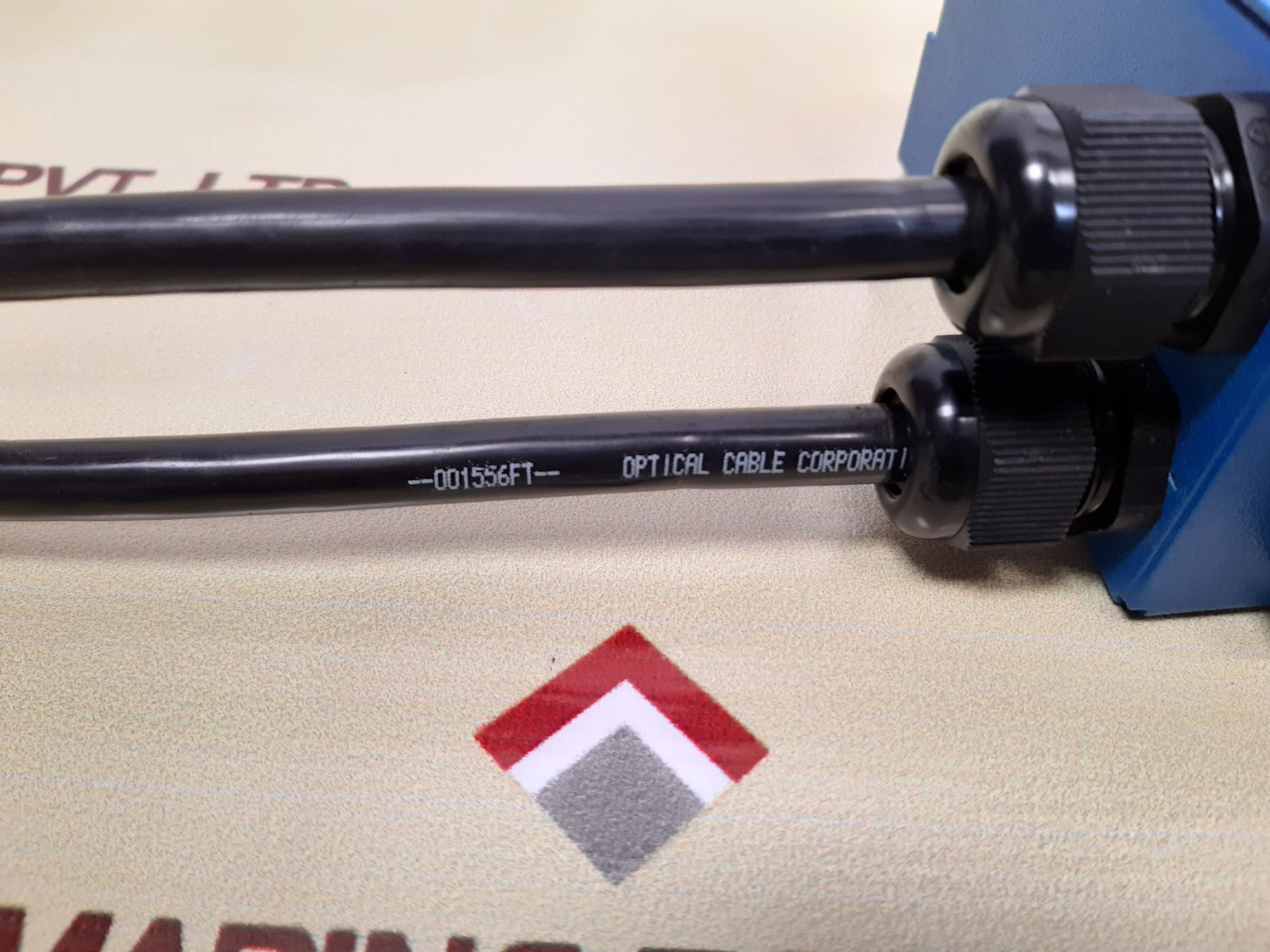 Dinspace snap snap-12st-mm compact din-rail fiber patch panel