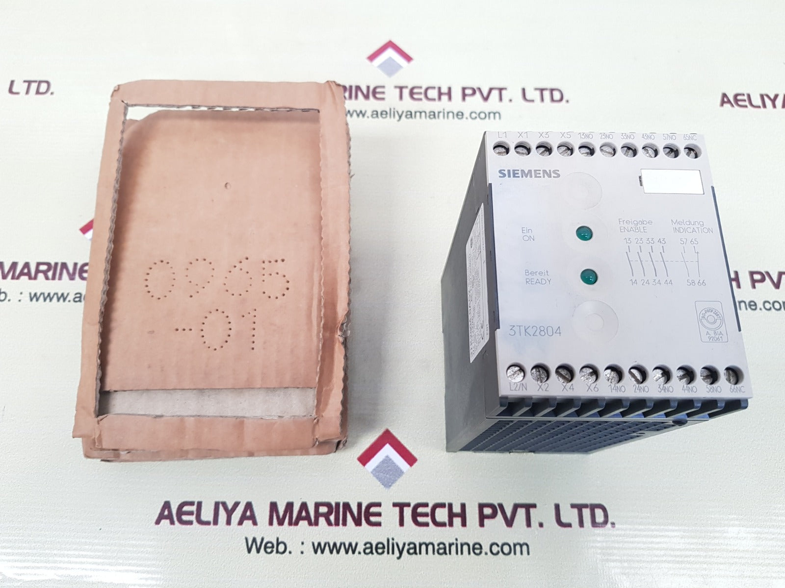 Siemens 3tk2804-0ag2 safety relay  110v 50/60 hz