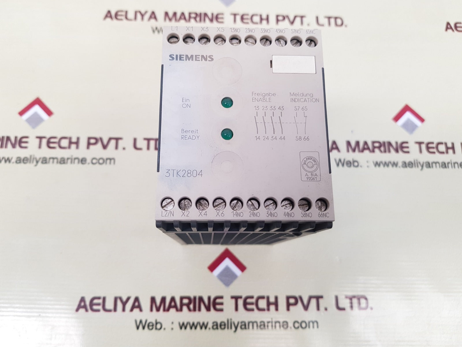 Siemens 3tk2804-0ag2 safety relay  110v 50/60 hz