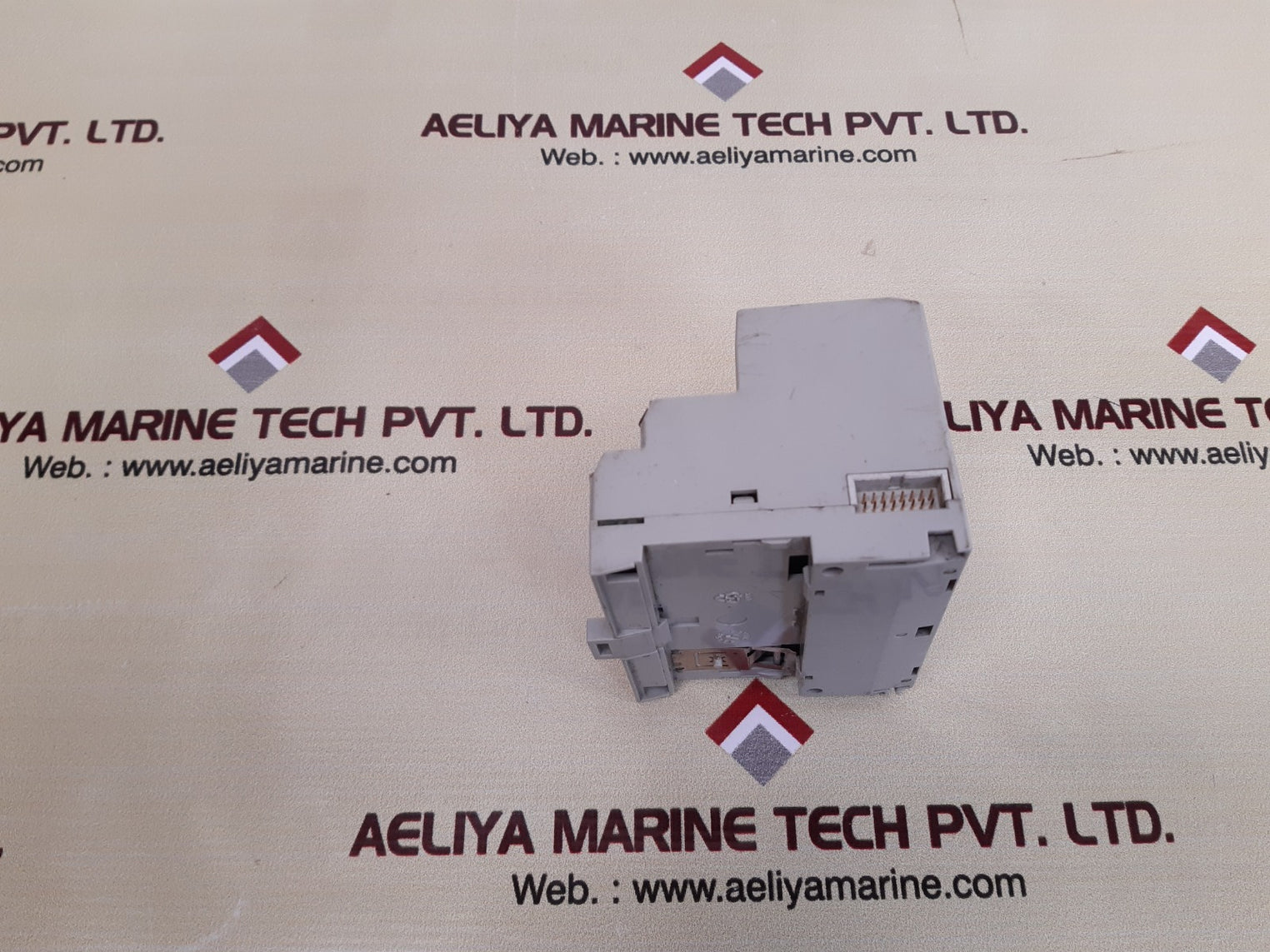 Allen-bradley 1793-ob16p ser a output module 