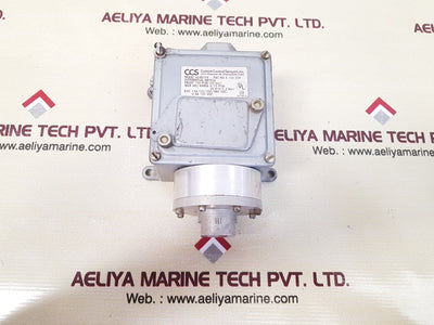 Ccs 604d704 differential pressure switch 4,152,559