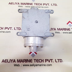 Ccs 604d704 differential pressure switch 4,152,559