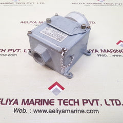 Ccs 604d704 differential pressure switch 4,152,559
