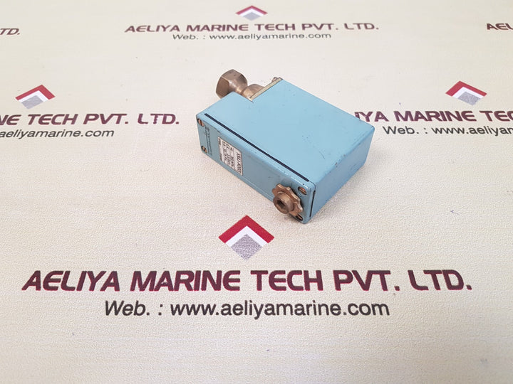 Telemecanique xmj-a003 pressure switch