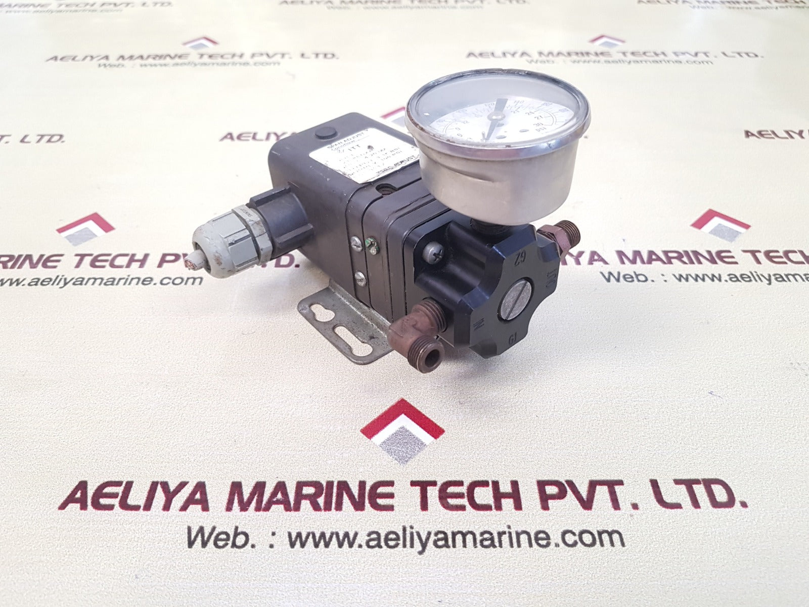 Itt gt2108edxa pneumatic transducer with 0 to 200 kpa/0 to 30 psi meter guage