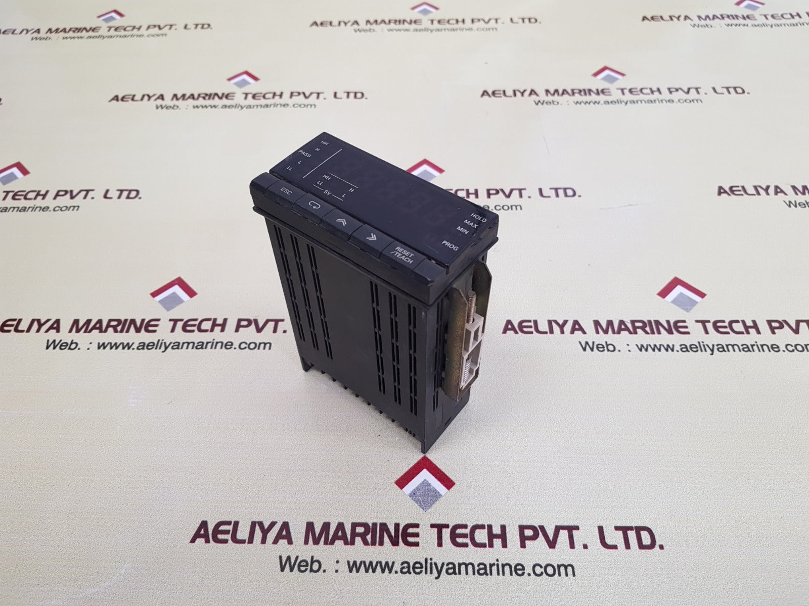 Omron k3nh-ta1a temperature meter
