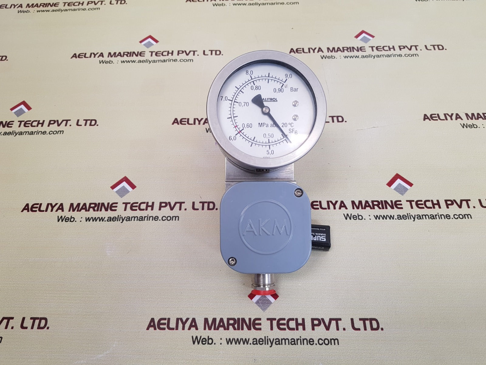 Qualitrol 968128-67 gas density monitor with akm 38960-3-3