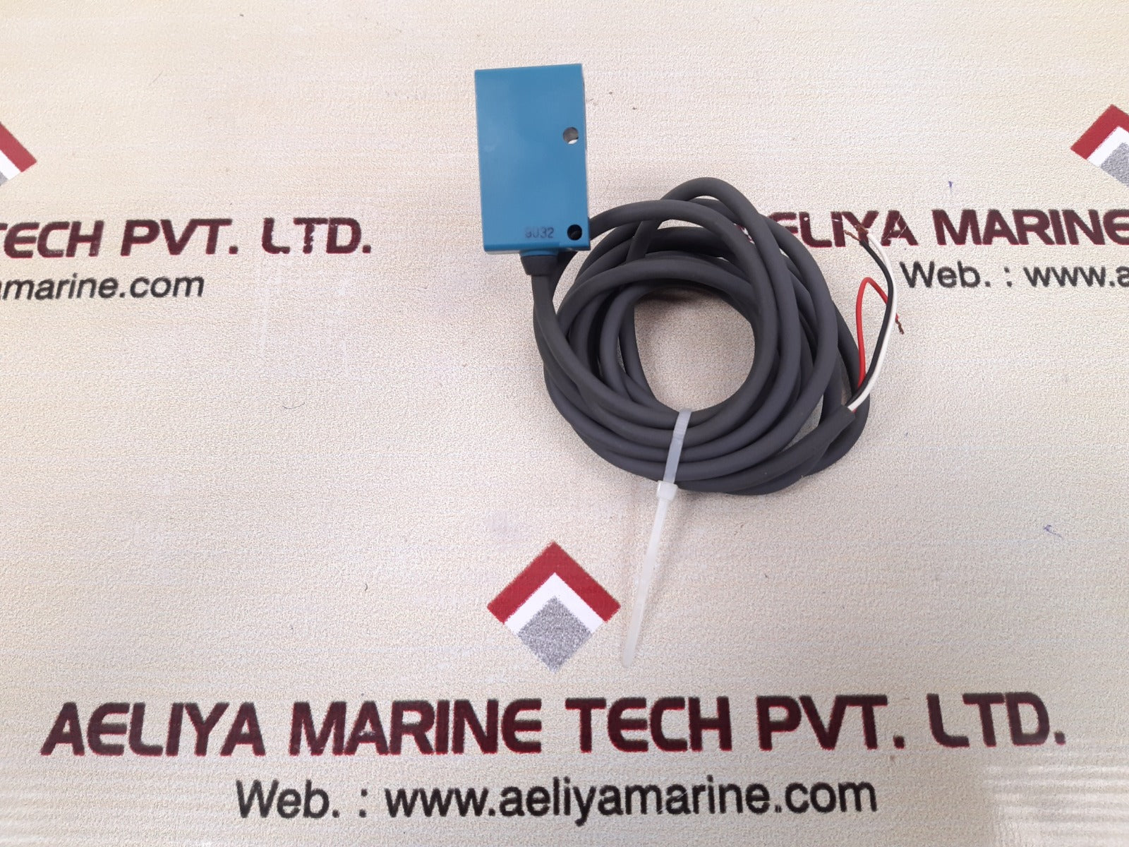 Yamatake honeywell fe7b-tb6vgr photo sensor
