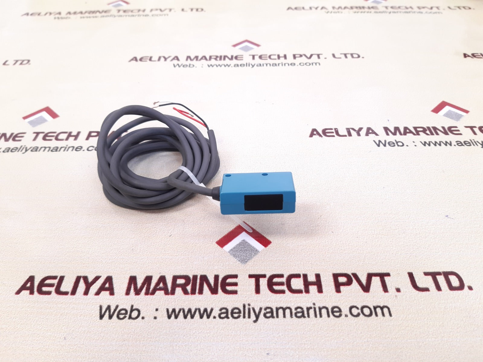 Yamatake honeywell fe7b-tb6vgr photo sensor