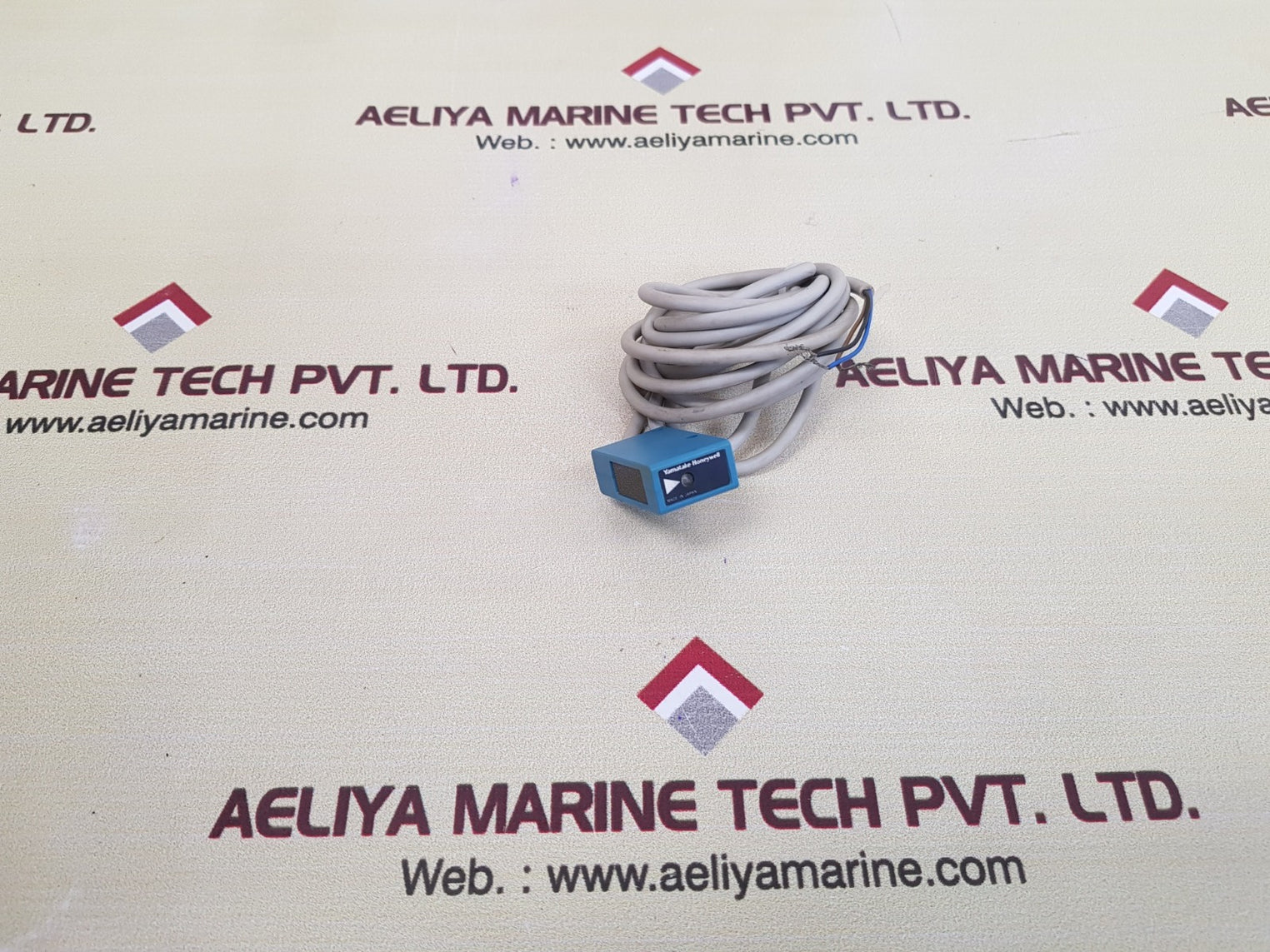 Yamatake honeywell fe7b-tlb6vr photoelectronic sensor