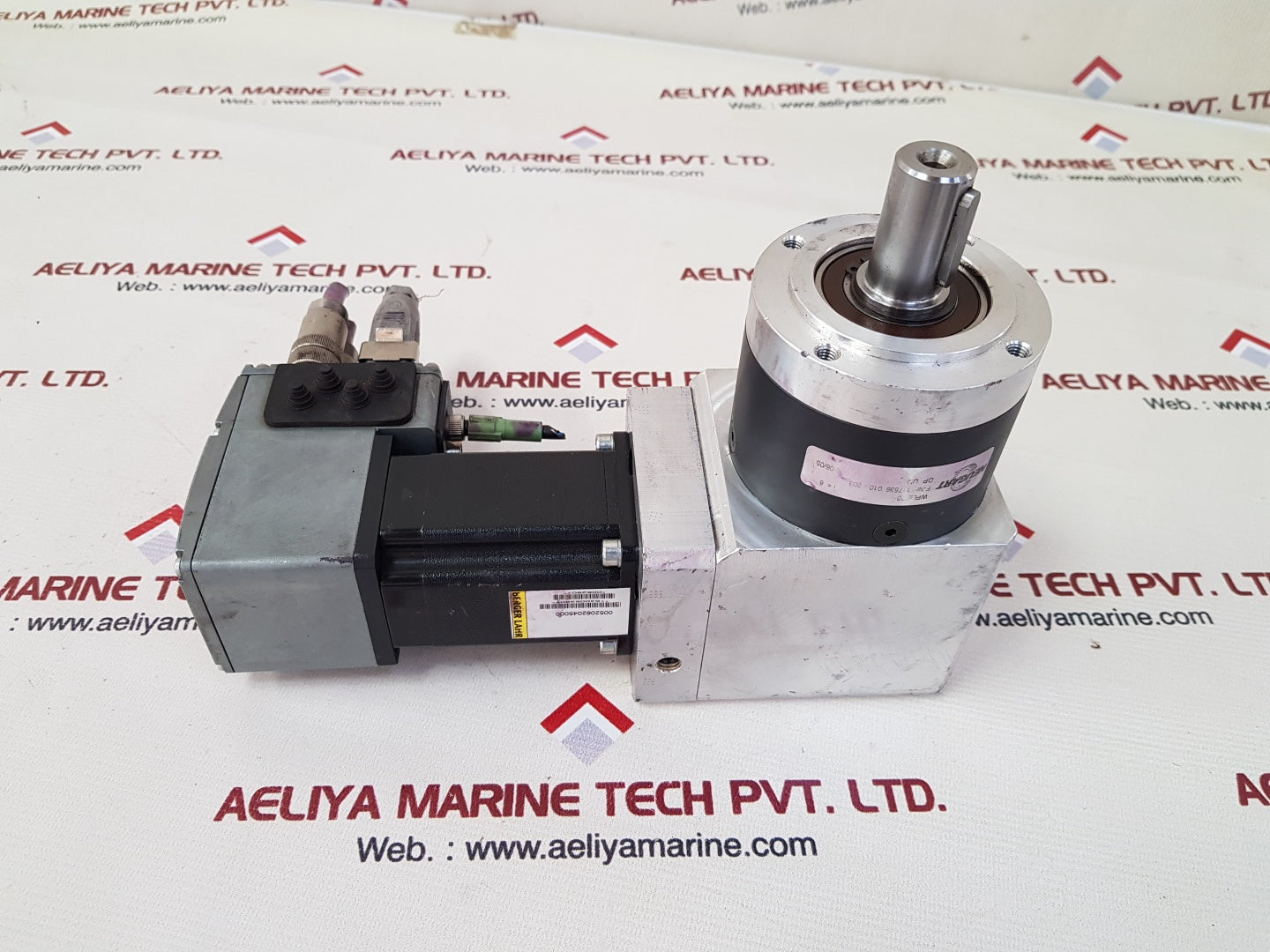 Berger lahr ifs63/2dp0-ds/i-i54/j9008rpp54 motor with neugart wple80