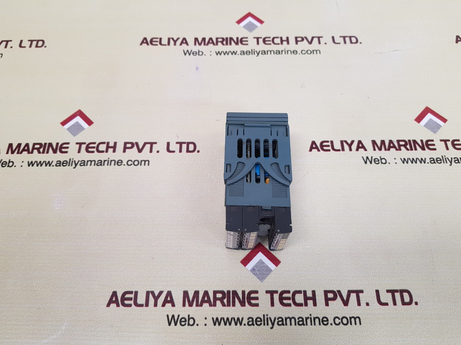 Eurotherm 3216/cc/vh/lrxx/r/xxx/g/eng/eng/xxxxx temperature controller