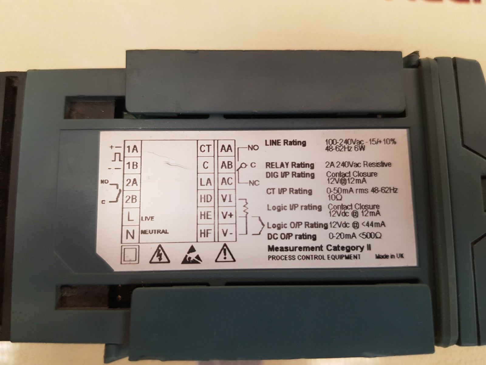 Eurotherm 3216/cc/vh/lrxx/r/xxx/g/eng/eng/xxxxx temperature controller