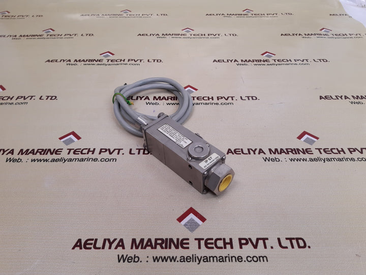 Custom control sensors 6905gze12-7042 series pressure switch
