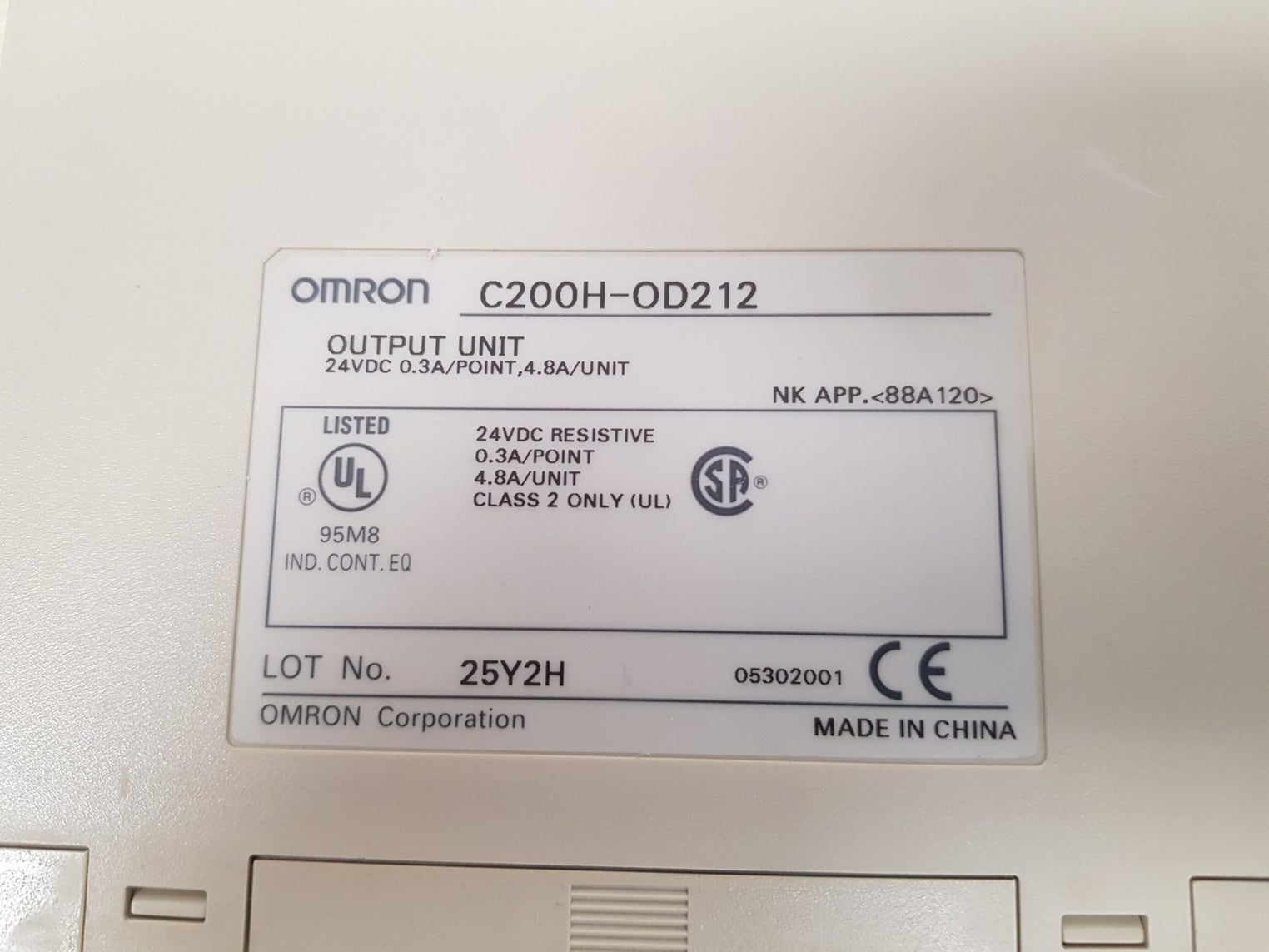 Omron c200h-od212 output unit 