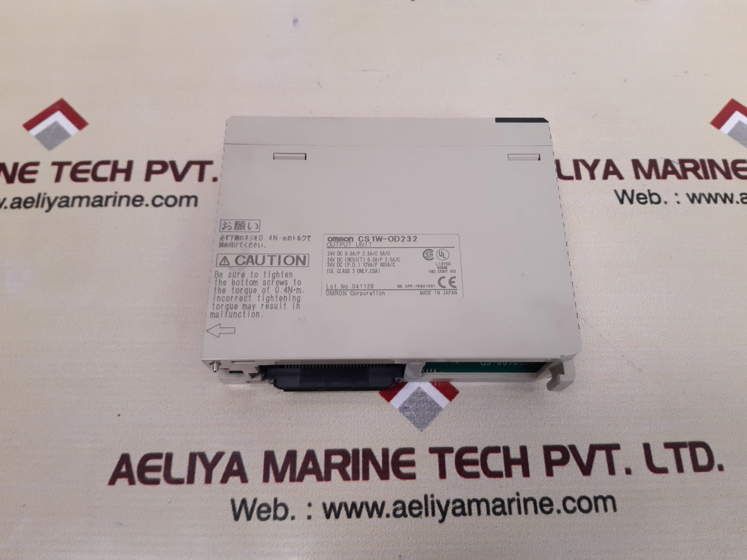 Omron cs1w-od232 output unit 