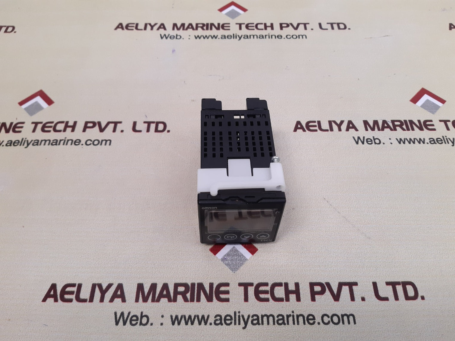 Omron e5cn-r2t temperature controller