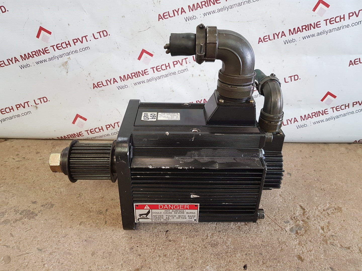 Yaskawa electric sgmg-55a2ac ac servo motor