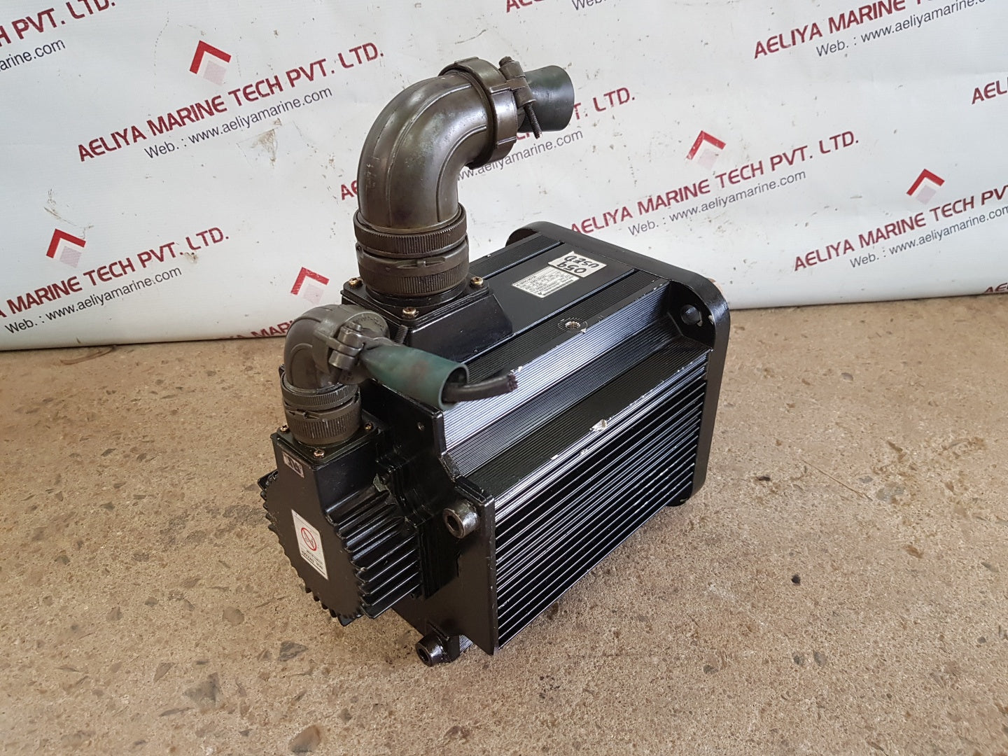 Yaskawa electric sgmg-55a2ac ac servo motor