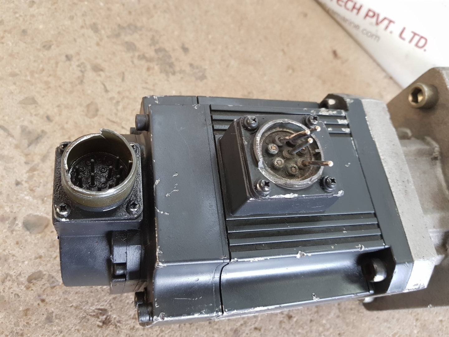 Mitsubishi hg-sr102b ac servo motor with Nidec-shimpo vrcf-25f-1000 able reducer 