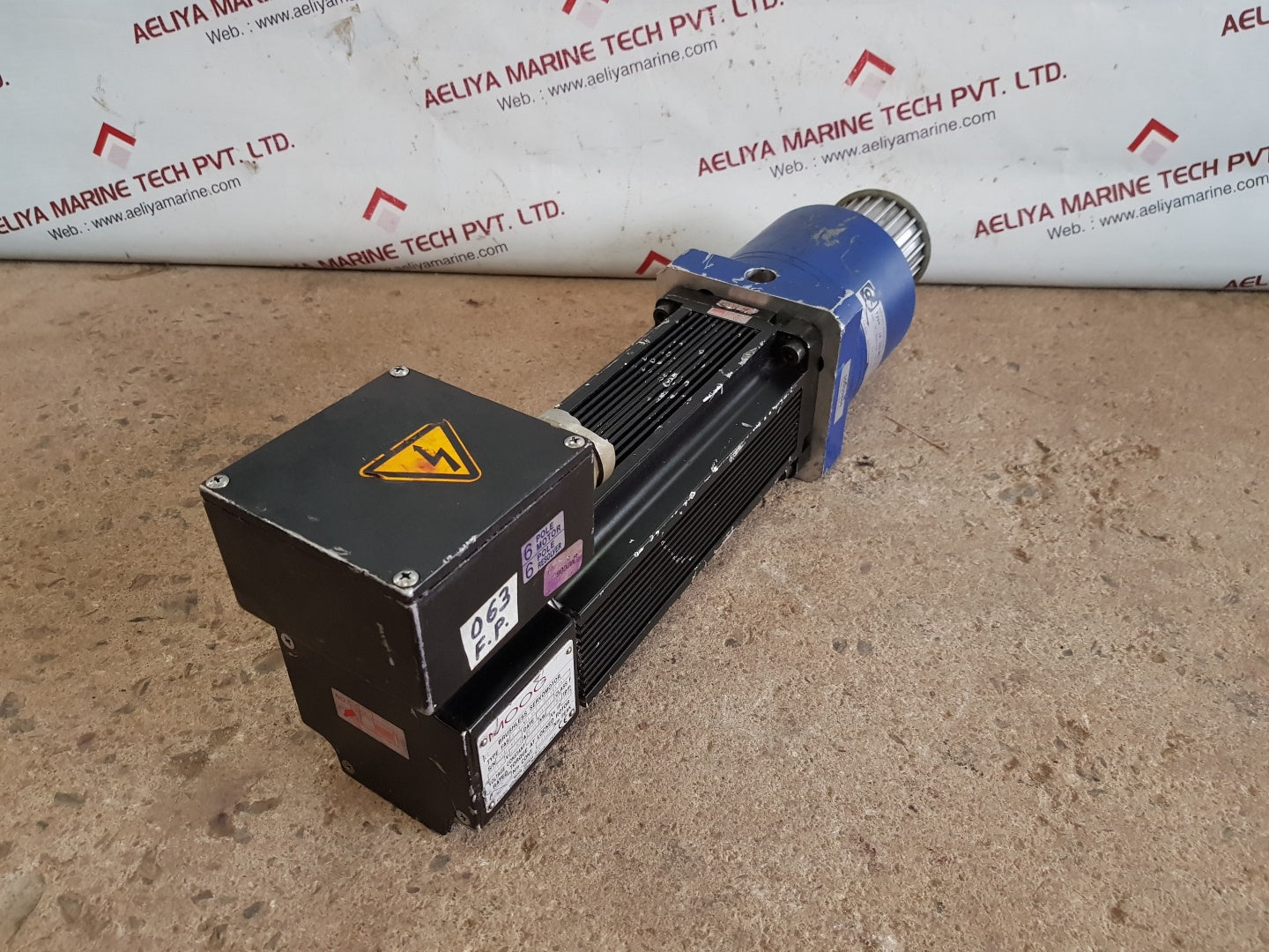 Moog t-1-v8-045-17-00-03 servomotor with alpha lp 120-m01-10-111-000 gear reducer 