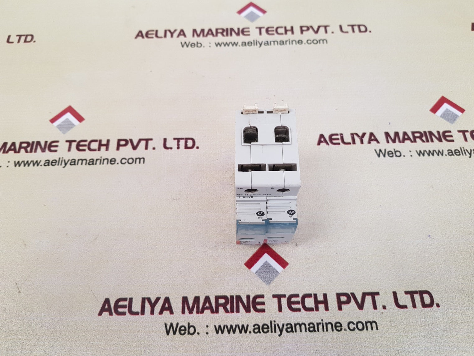 Legrand 039 44 surge protection device