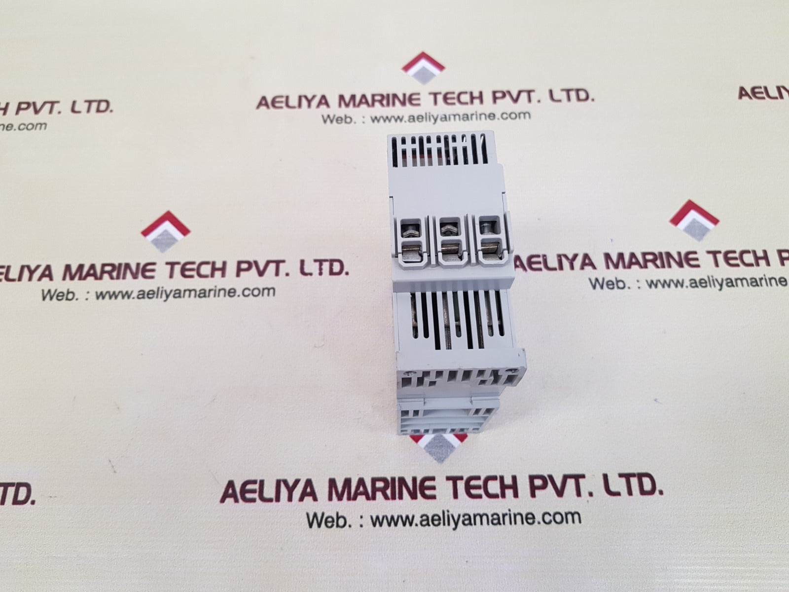 Allen-bradley 150-c25nbd smc-3 ser b soft starter frn: 2.10