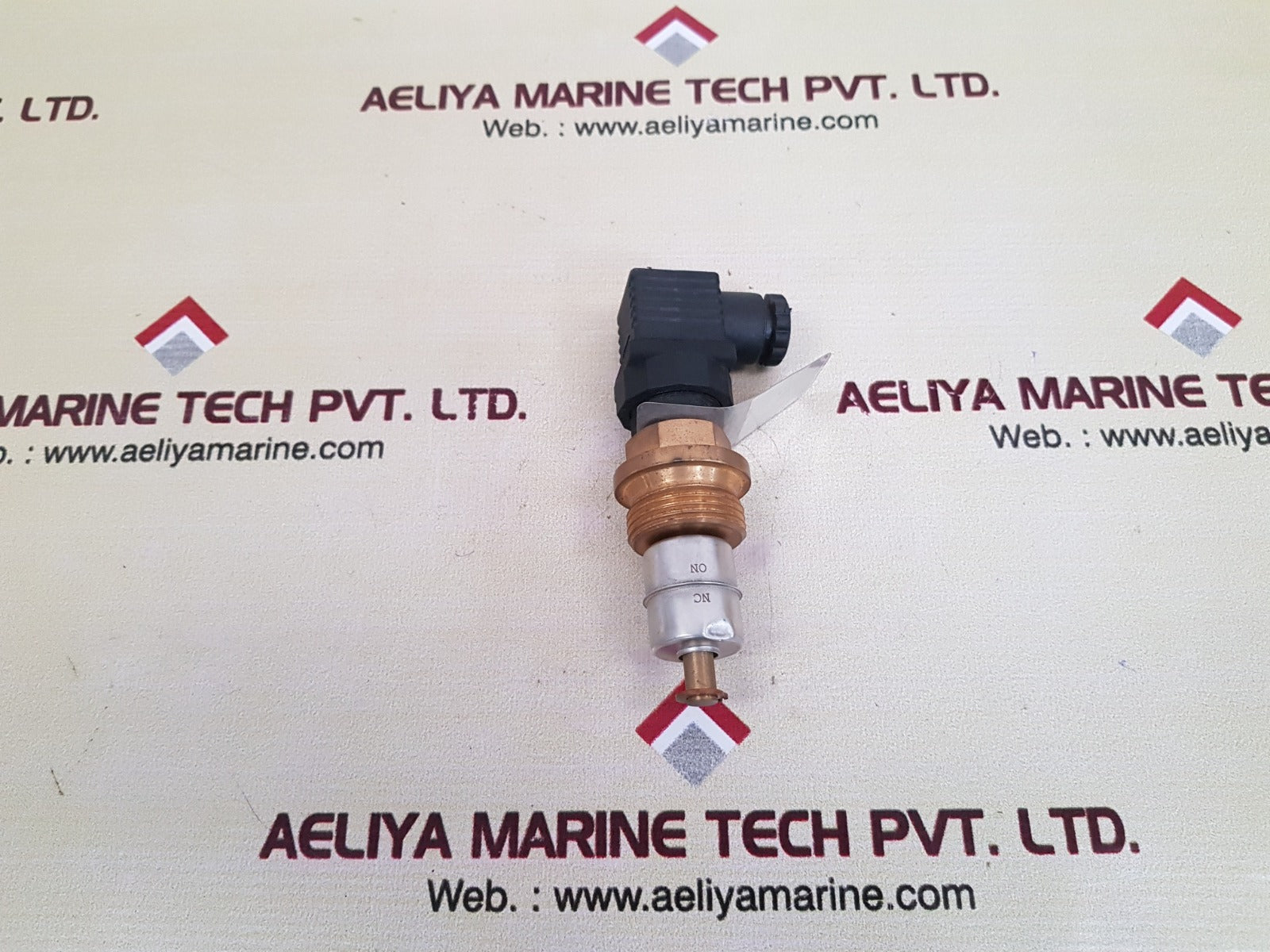 Barksdale uns1000-ms/t1-st1-va2 pressure level sensor 