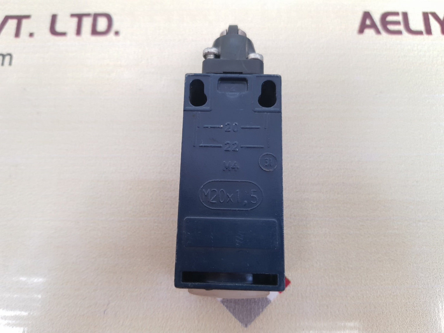 Schmersal zr 235-11z-m20 limit switch 500v
