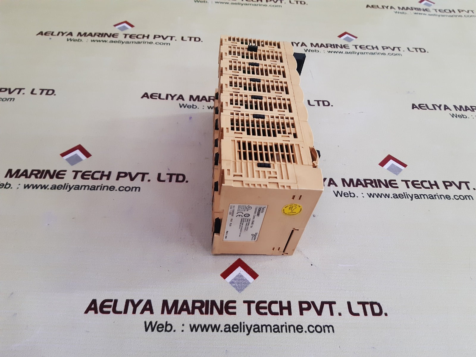 Schneider electric/ telemecanique  twdnoz485t module rack 