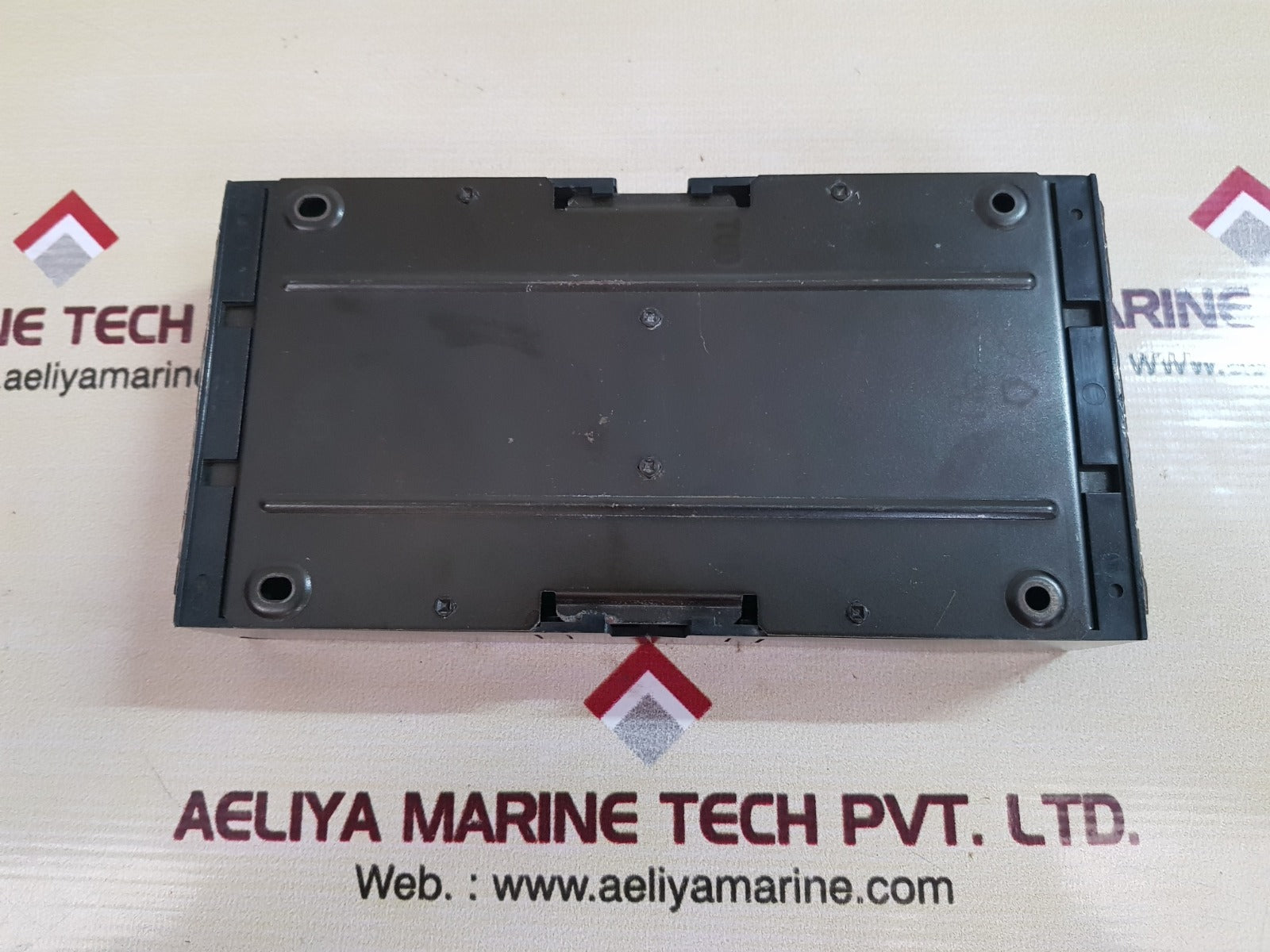 Idec izumi pfj-t081u fa-1j 8-relay output unit