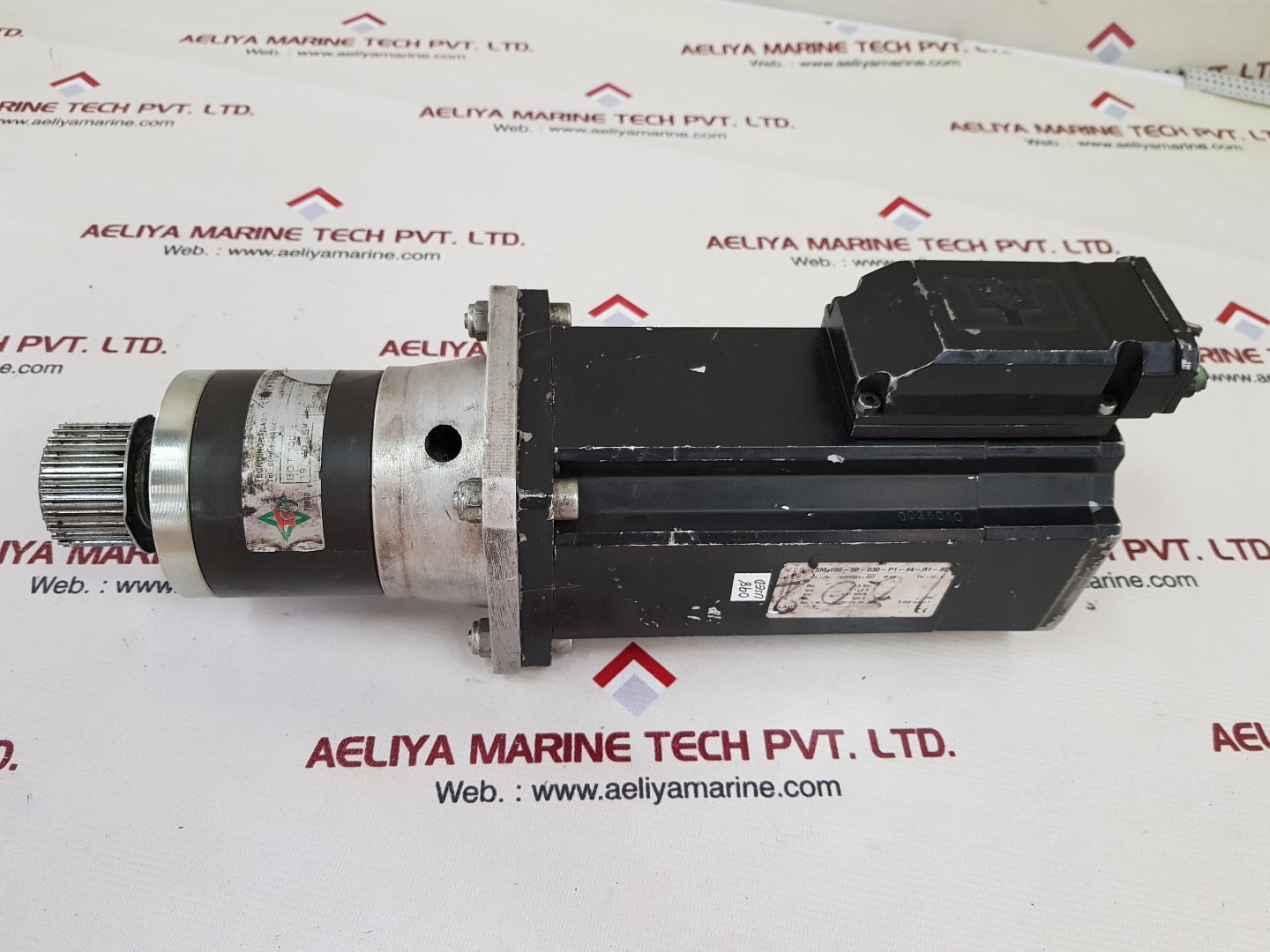 Elau sm 100-50-030-p1-44-r1-b0 servo motor