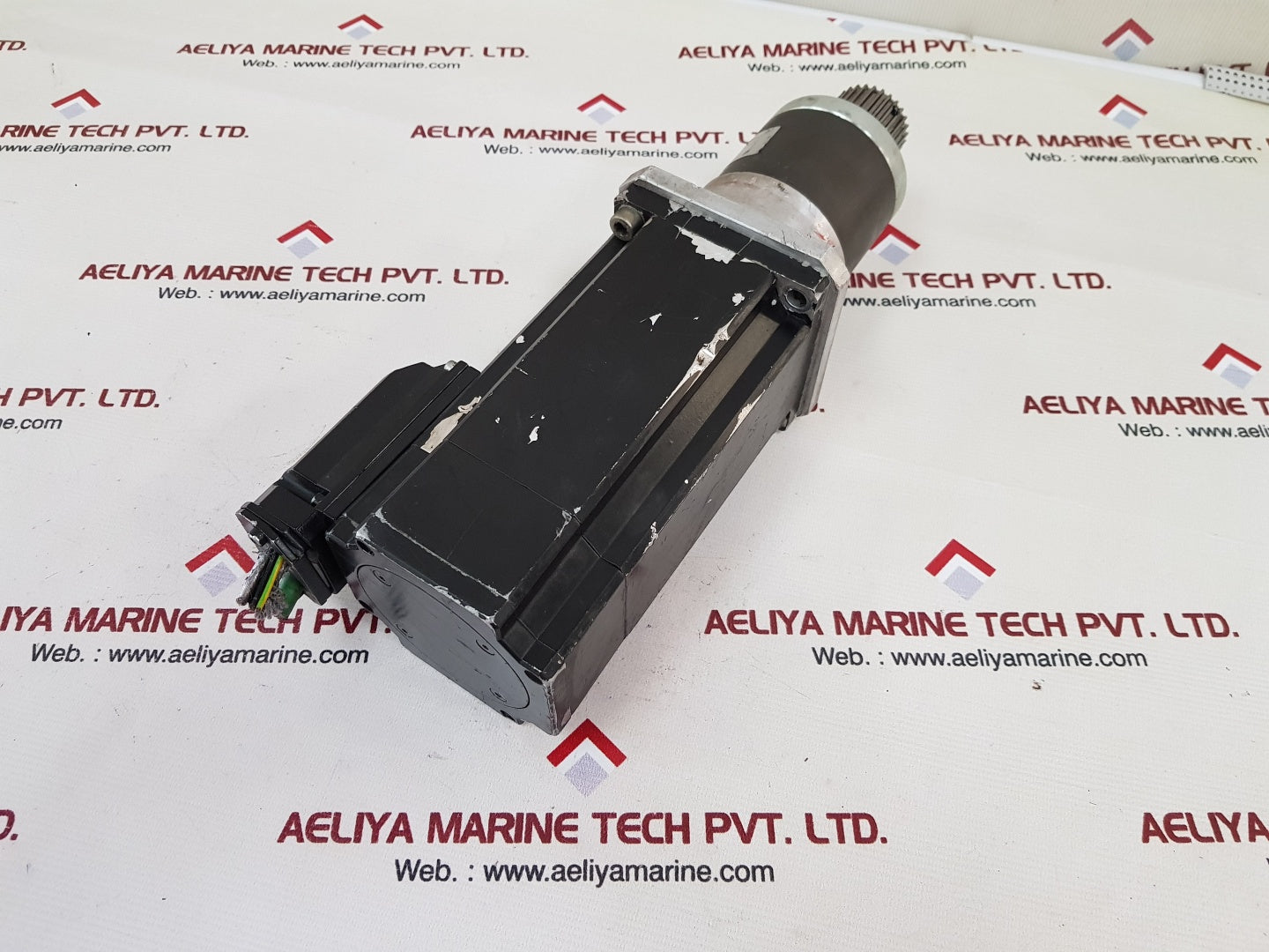 Elau sm 100-50-030-p1-44-r1-b0 servo motor