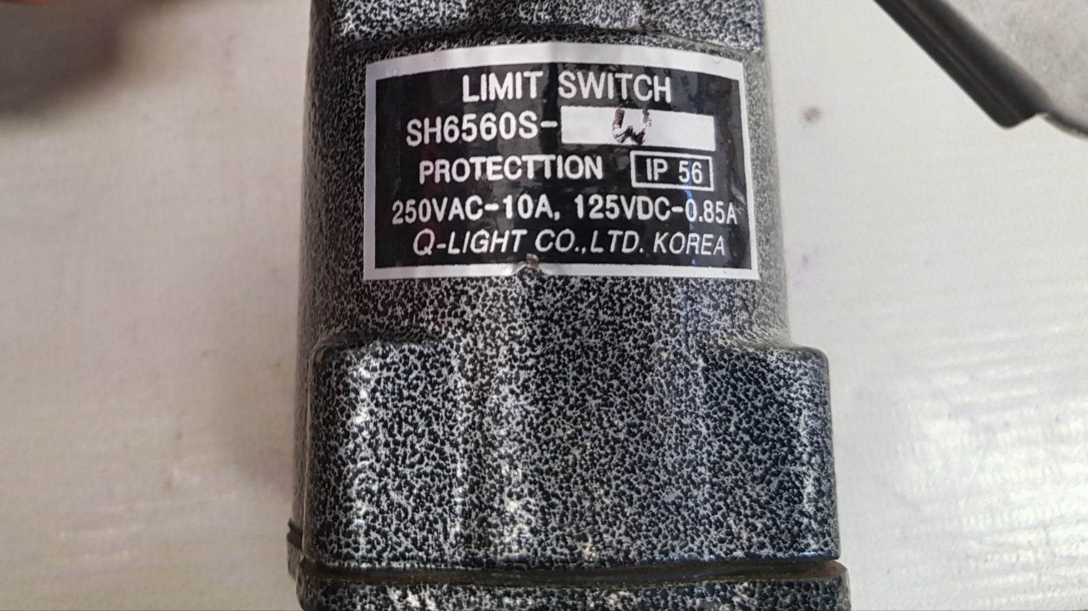 Q-light sh6560s-w limit switch